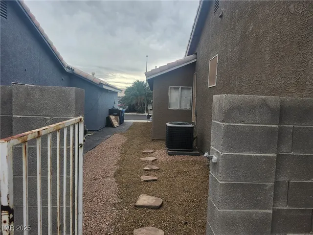 $2,000 | 216 Breezy Shore Avenue, North Las Vegas, NV 89031