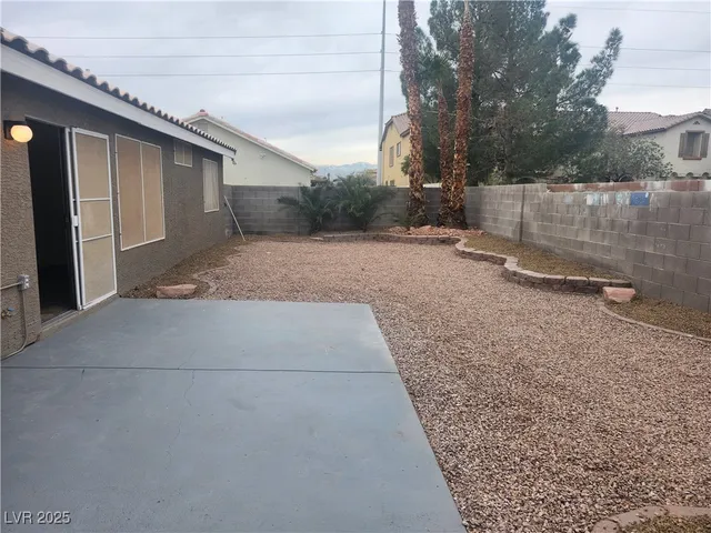 $2,000 | 216 Breezy Shore Avenue, North Las Vegas, NV 89031