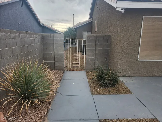 $2,000 | 216 Breezy Shore Avenue, North Las Vegas, NV 89031
