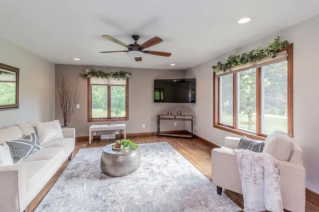 $589,900 | E8130 Flease Road, New London, WI 54961