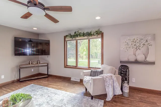 $589,900 | E8130 Flease Road, New London, WI 54961