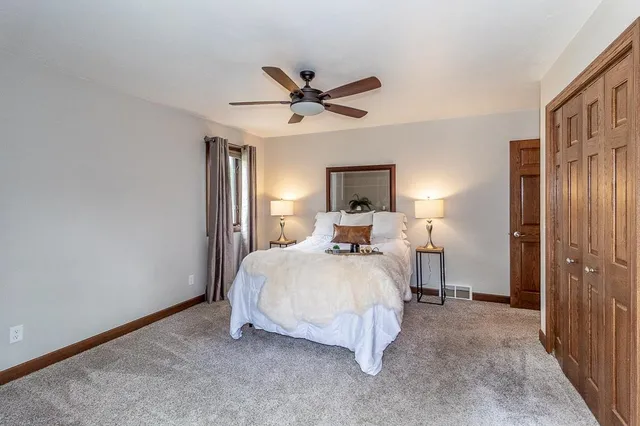 $589,900 | E8130 Flease Road, New London, WI 54961