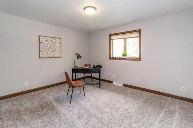 $589,900 | E8130 Flease Road, New London, WI 54961