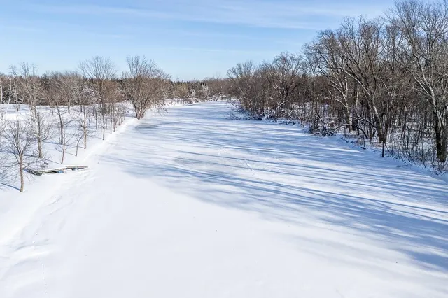 $589,900 | E8130 Flease Road, New London, WI 54961