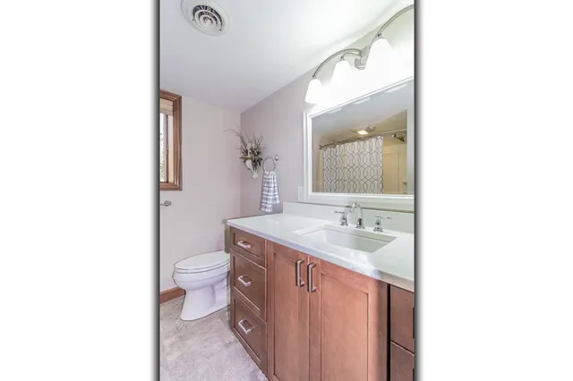 $589,900 | E8130 Flease Road, New London, WI 54961