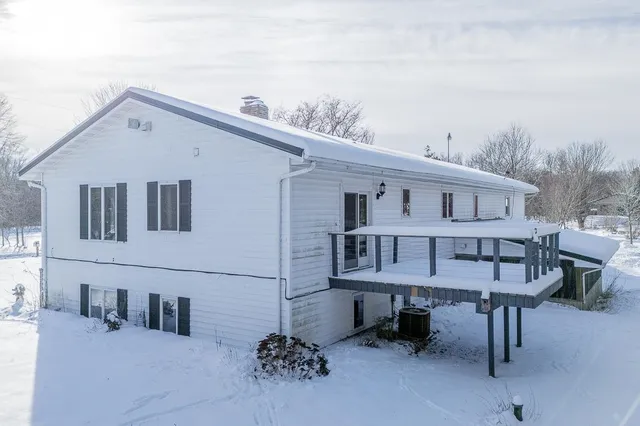 $589,900 | E8130 Flease Road, New London, WI 54961