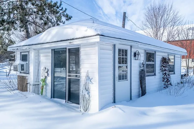 $589,900 | E8130 Flease Road, New London, WI 54961