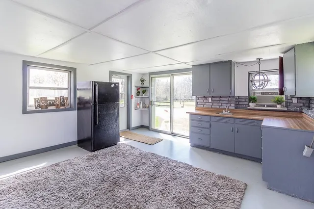 $589,900 | E8130 Flease Road, New London, WI 54961