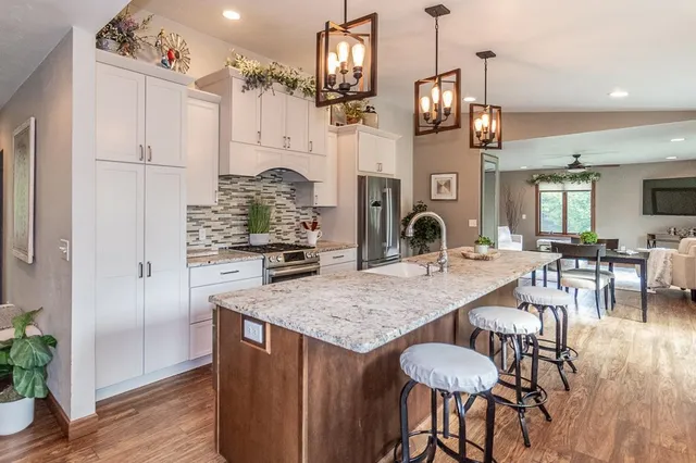 $589,900 | E8130 Flease Road, New London, WI 54961