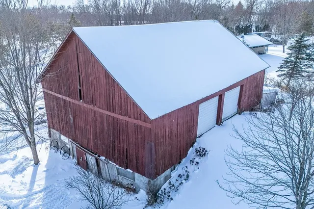 $589,900 | E8130 Flease Road, New London, WI 54961