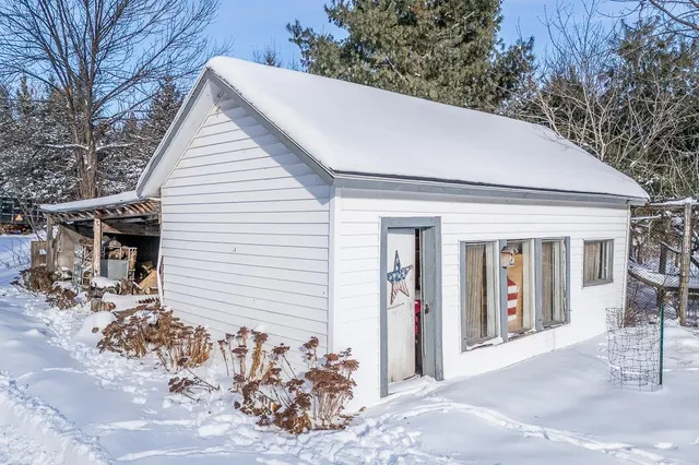 $589,900 | E8130 Flease Road, New London, WI 54961