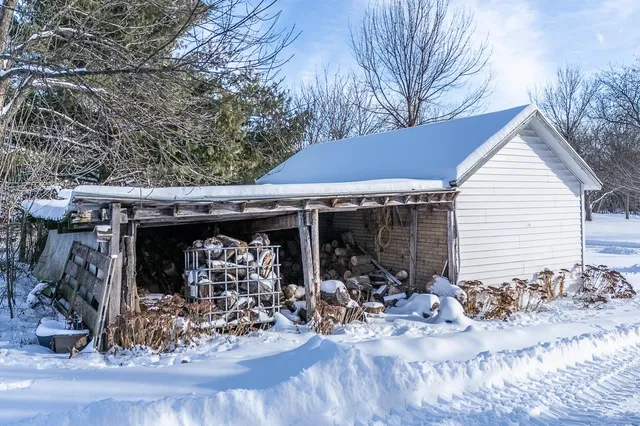 $589,900 | E8130 Flease Road, New London, WI 54961