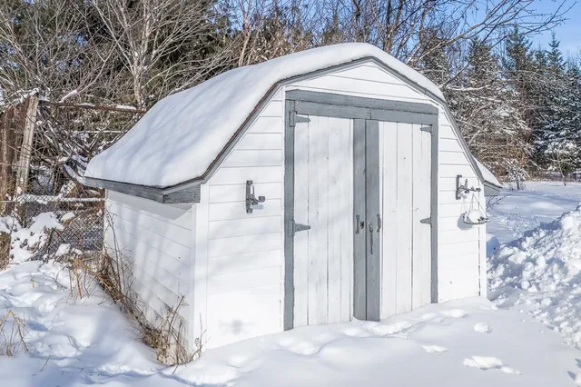 $589,900 | E8130 Flease Road, New London, WI 54961