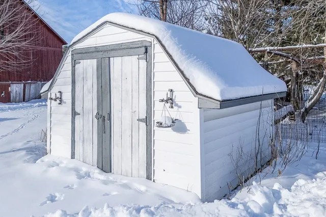 $589,900 | E8130 Flease Road, New London, WI 54961