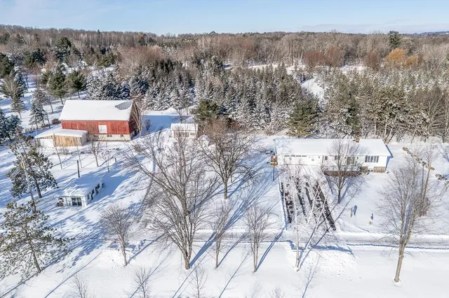 $589,900 | E8130 Flease Road, New London, WI 54961
