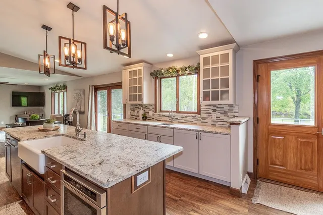 $589,900 | E8130 Flease Road, New London, WI 54961