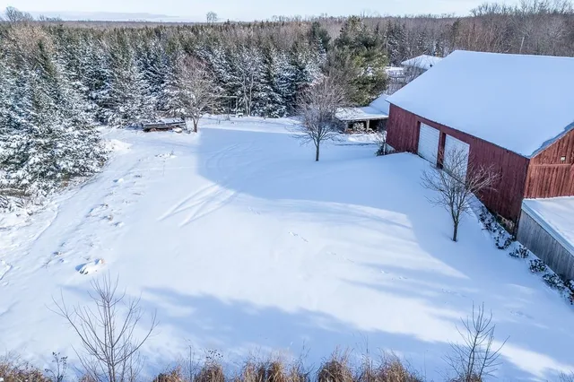 $589,900 | E8130 Flease Road, New London, WI 54961