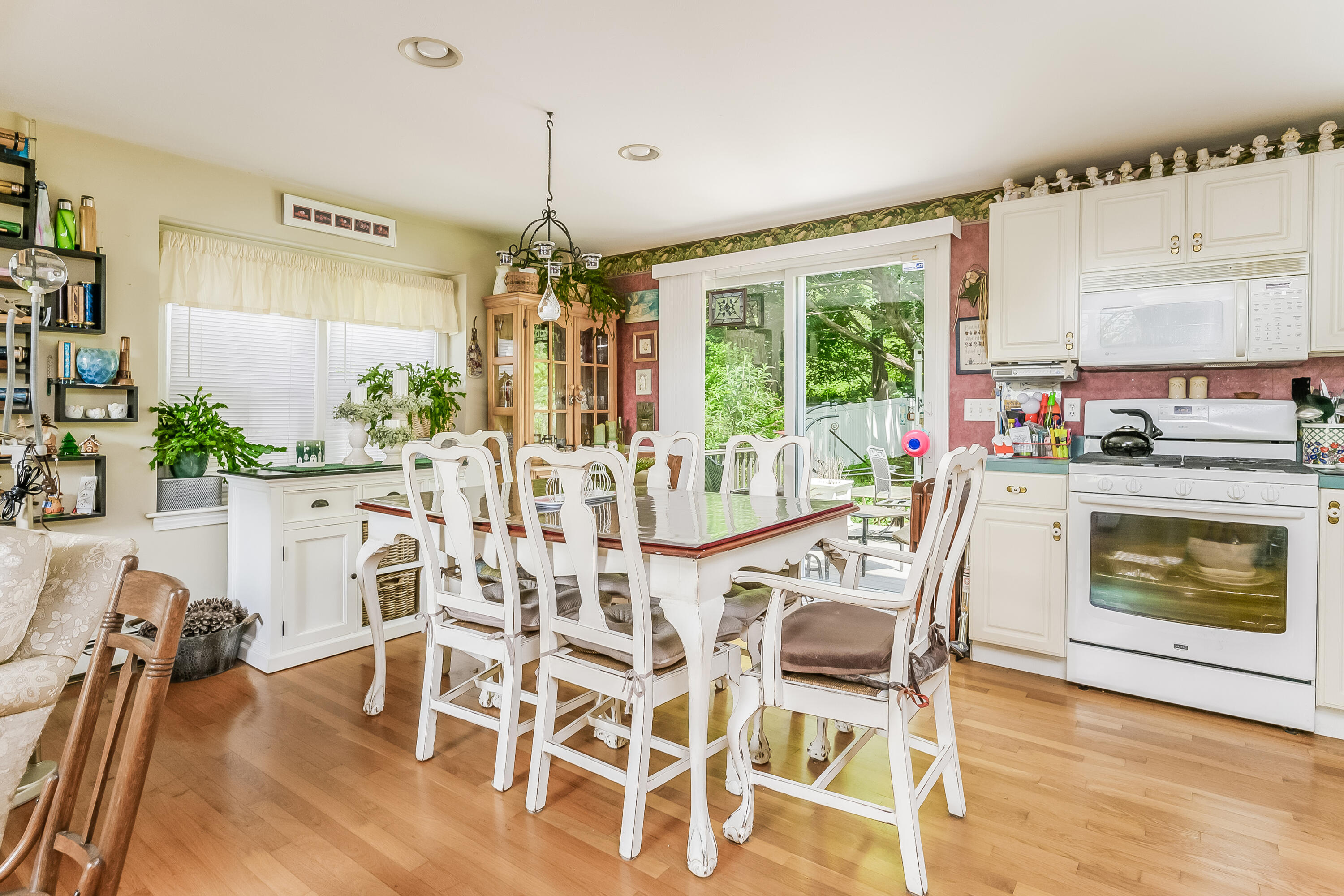 120 Jones Road Falmouth, MA 02540 - Photo 5 of 27 005-photo-dining-room-9317940