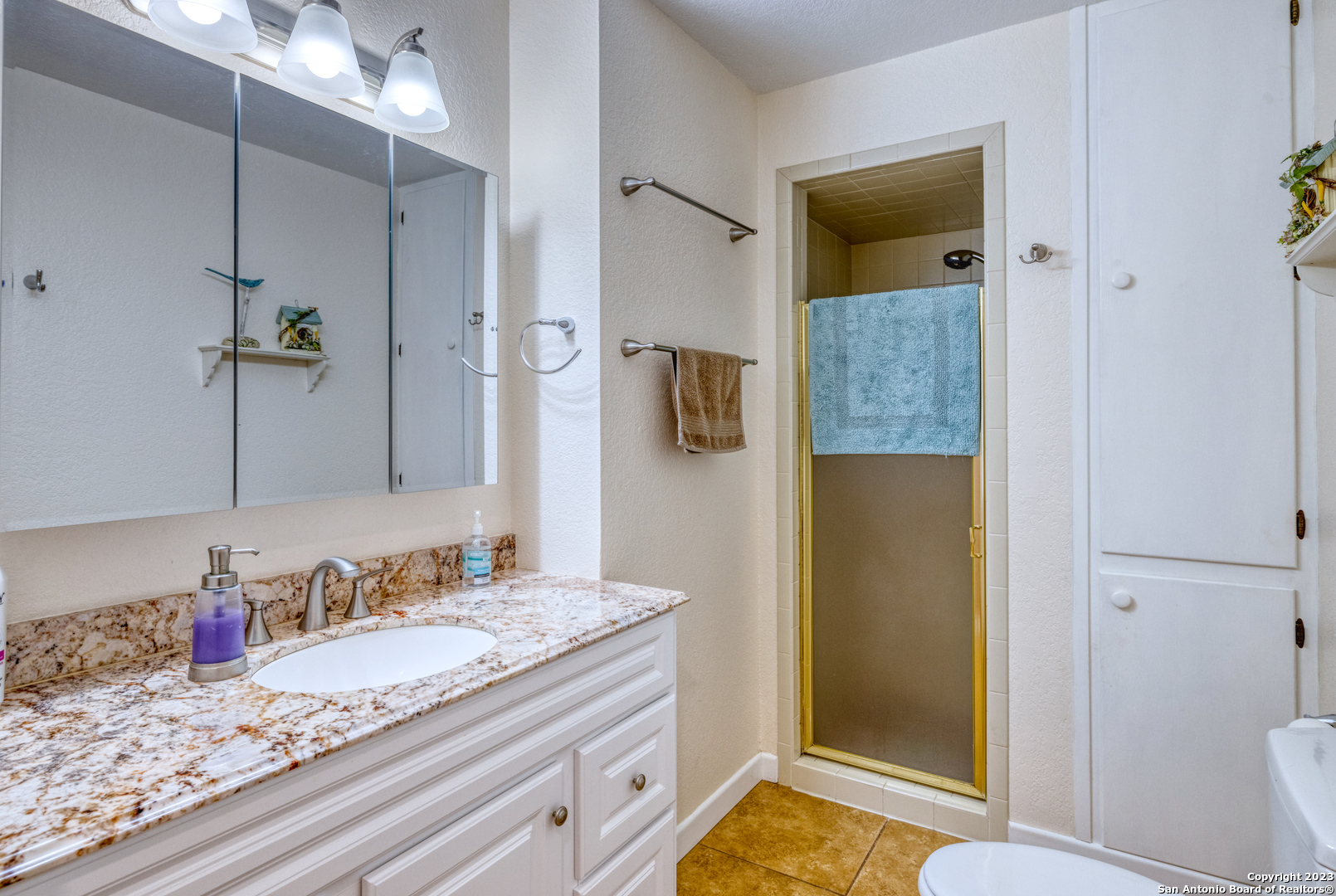 1482 Flatrock Circle Rio Frio, TX 78879 - Photo 11 of 34 a bathroom with a granite countertop sink and a mirror