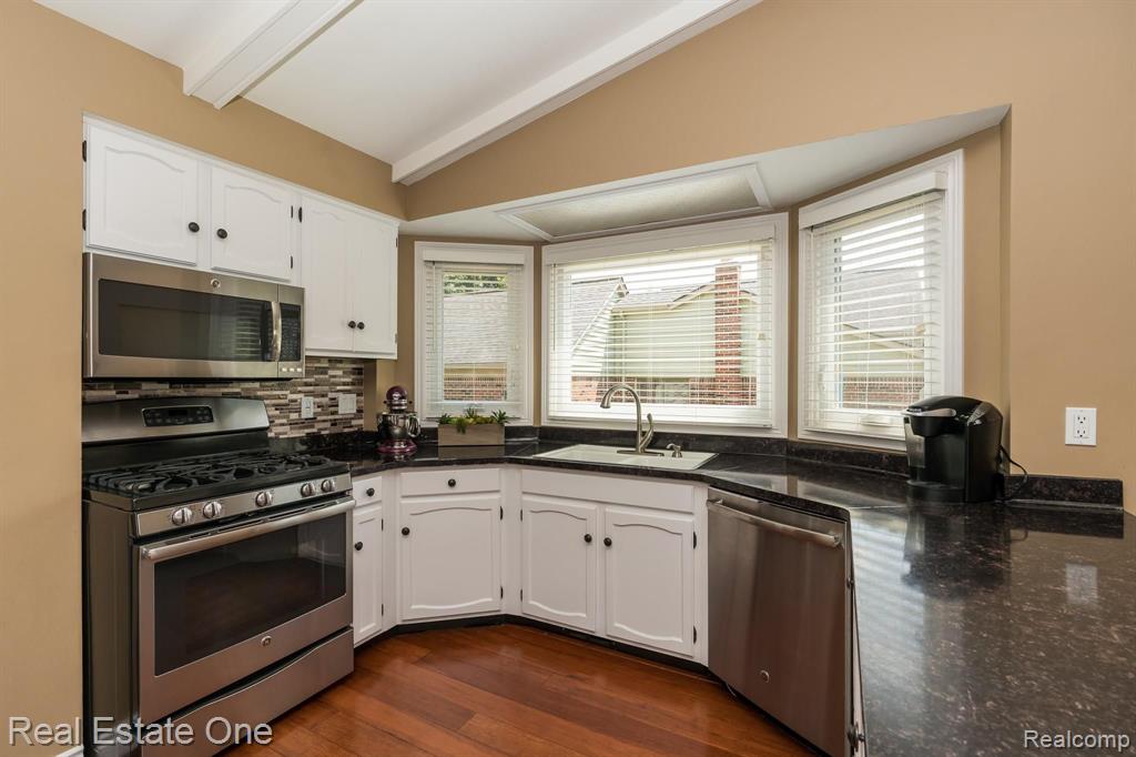 2090 Cumberland Road Rochester, MI 48307 - Photo 15 of 32
