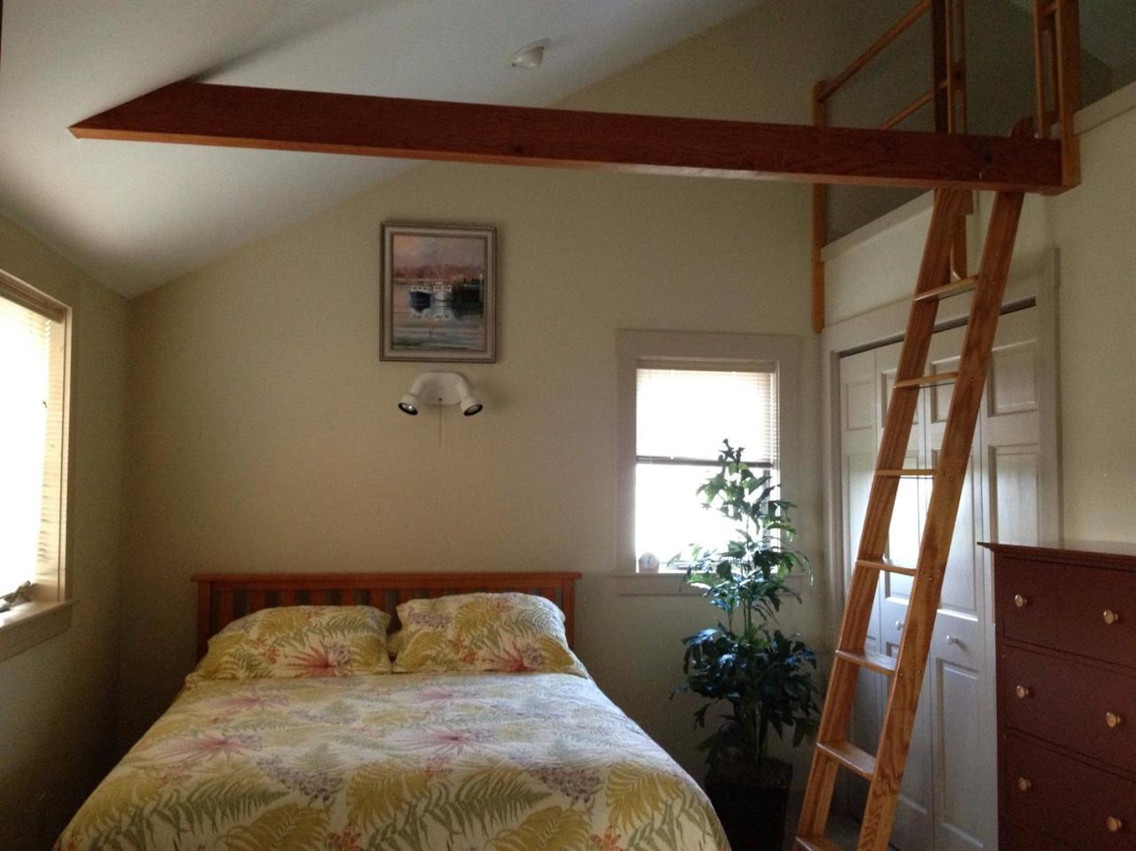 25 Bay View Road Truro, MA 02666 - Photo 18 of 21 a bedroom with a bed and a potted plant