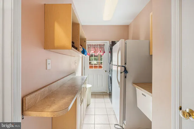 a view of walk in closet