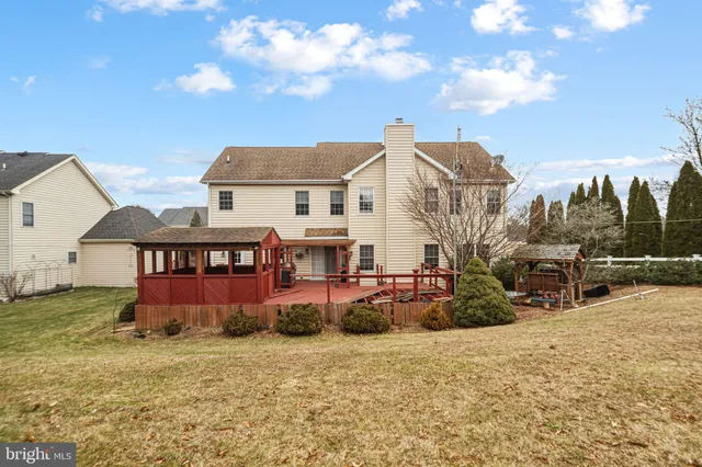 a view of a house with a garage