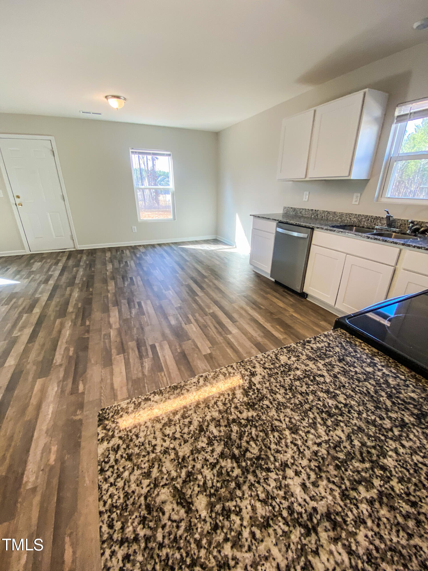 565 East Waycliff Road Henderson, NC 27537 - Photo 8 of 40 Kitchen