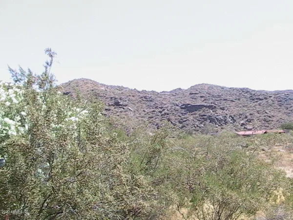 a view of a dry field