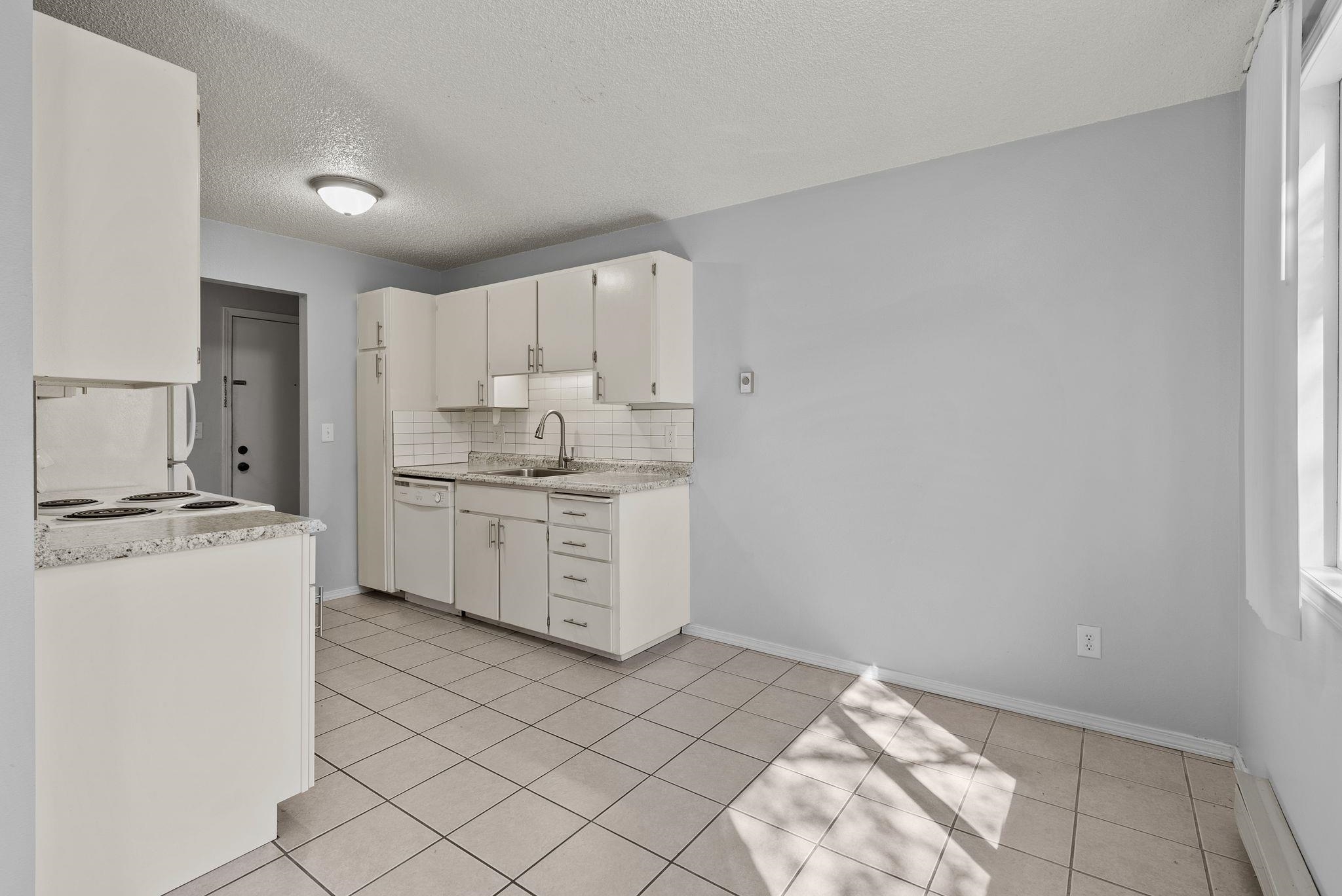 310 North Raymond Road, Unit D7 Spokane Valley, WA 99206 - Photo 9 of 19