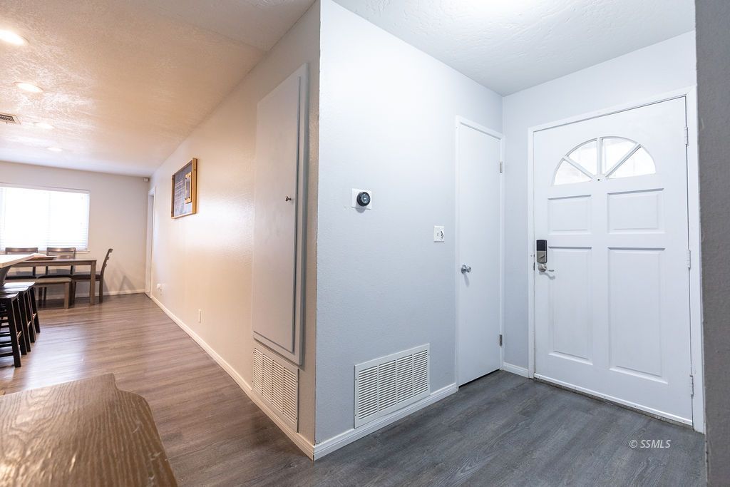 518 South Warner Street Ridgecrest, CA 93555 - Photo 4 of 25 Gallery Image 4