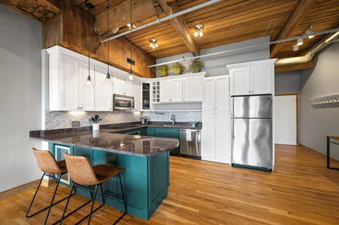 $799,000 | 1101 West Armitage Avenue, Unit 204, Chicago, IL 60614