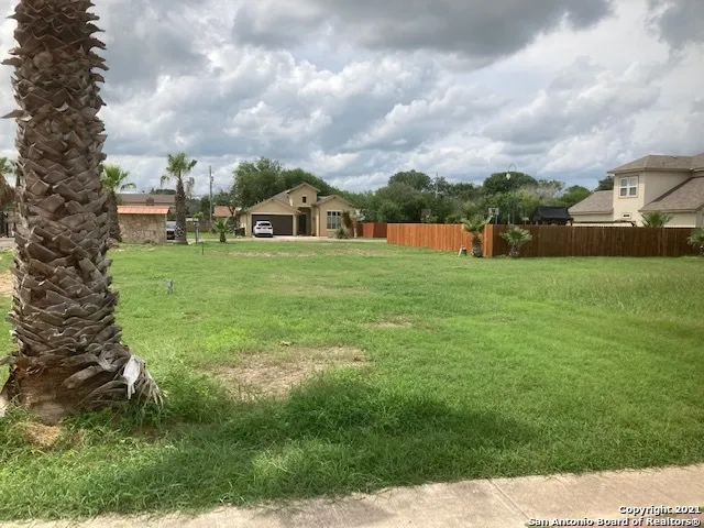 $31,500 | 102 Sutton Place, Unit 2, Uvalde, TX 78801