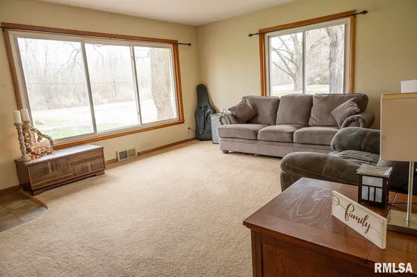 $190,000 | 6923 West Wheeler Road, Mapleton, IL 61547