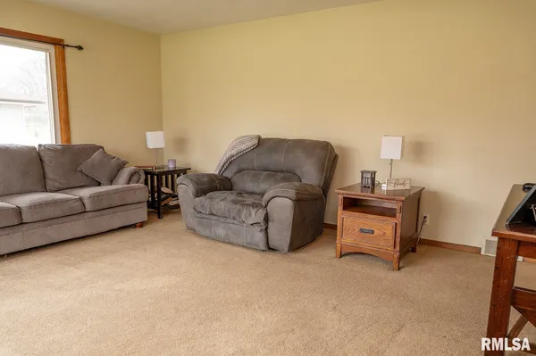 $190,000 | 6923 West Wheeler Road, Mapleton, IL 61547