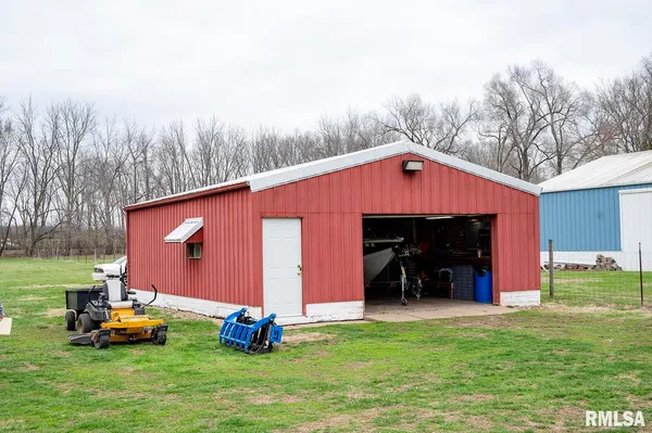 $190,000 | 6923 West Wheeler Road, Mapleton, IL 61547