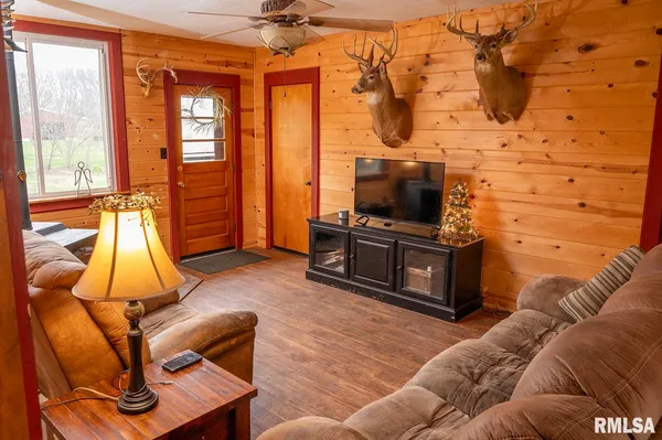 $190,000 | 6923 West Wheeler Road, Mapleton, IL 61547