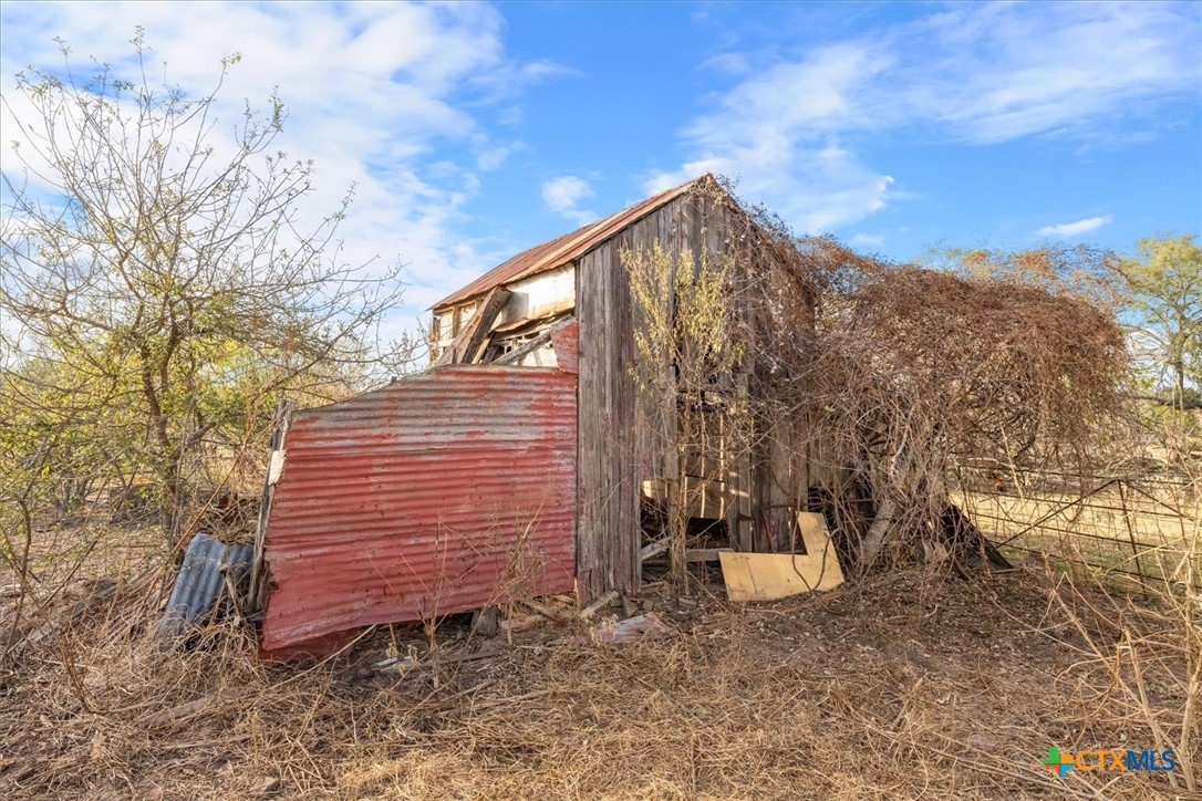 14858 Farm To Market Road 1322 Luling, TX 78648 - Photo 19 of 40 a view of a small house