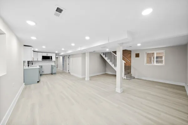 $2,000 | 3236 West Eastwood Avenue, Unit G, Chicago, IL 60625