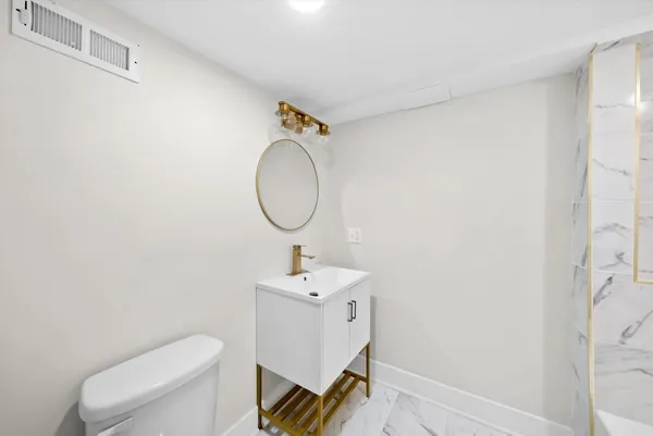 $2,000 | 3236 West Eastwood Avenue, Unit G, Chicago, IL 60625