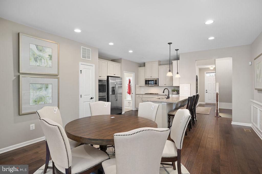 18040 Red Mulberry Road Dumfries, VA 22026 - Photo 11 of 46 DINNING