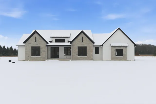 $950,000 | 61121 Airpark Lane, Mattawan, MI 49071