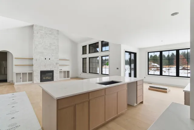 $950,000 | 61121 Airpark Lane, Mattawan, MI 49071