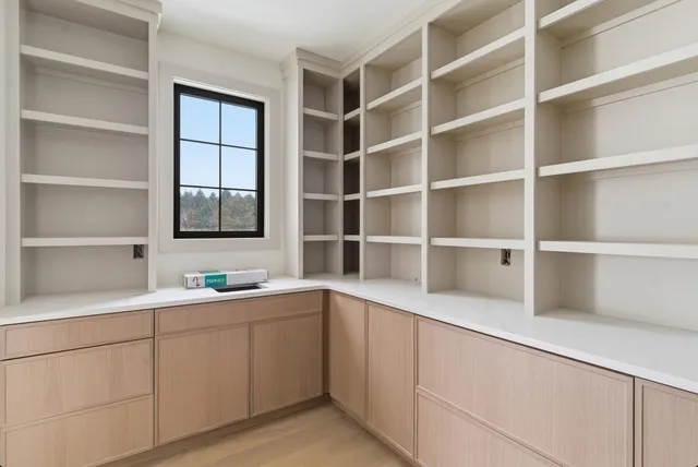 $950,000 | 61121 Airpark Lane, Mattawan, MI 49071