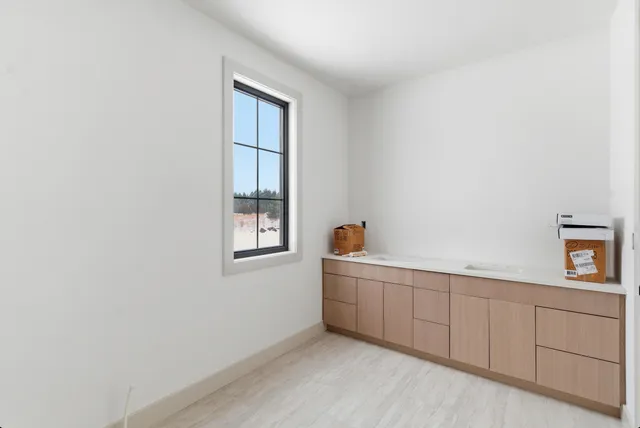 $950,000 | 61121 Airpark Lane, Mattawan, MI 49071