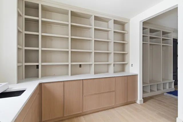 $950,000 | 61121 Airpark Lane, Mattawan, MI 49071