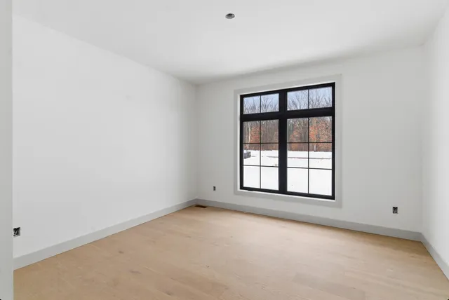 $950,000 | 61121 Airpark Lane, Mattawan, MI 49071