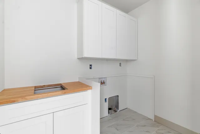 $950,000 | 61121 Airpark Lane, Mattawan, MI 49071