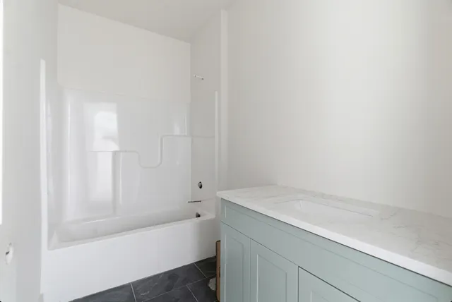 $950,000 | 61121 Airpark Lane, Mattawan, MI 49071