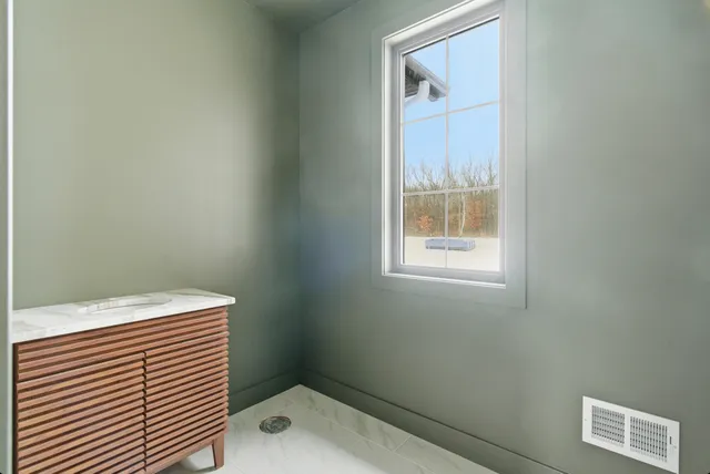 $950,000 | 61121 Airpark Lane, Mattawan, MI 49071